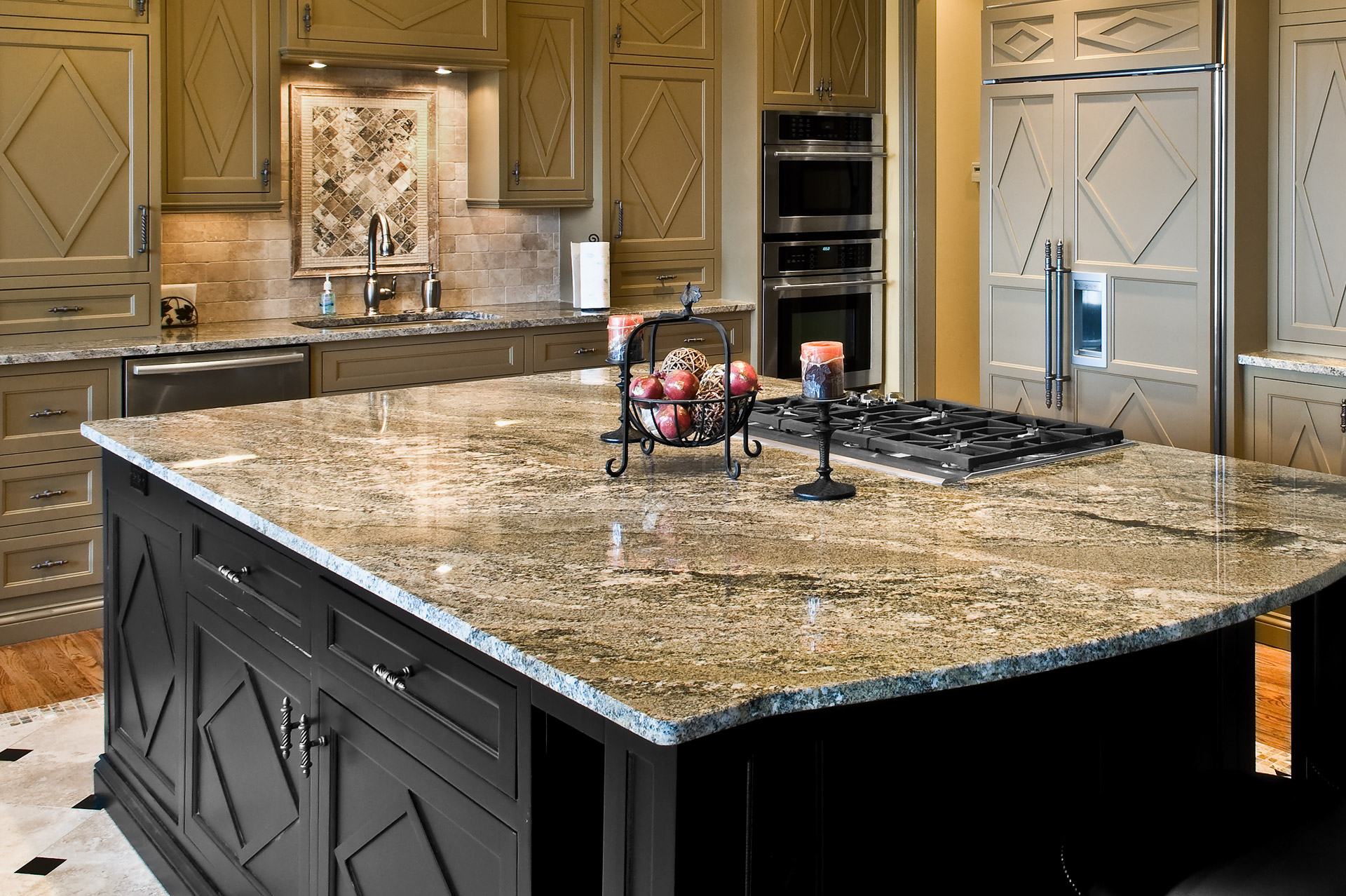 مزایا و معایب استفاده از سنگ طبیعی در کابینت آشپزخانه